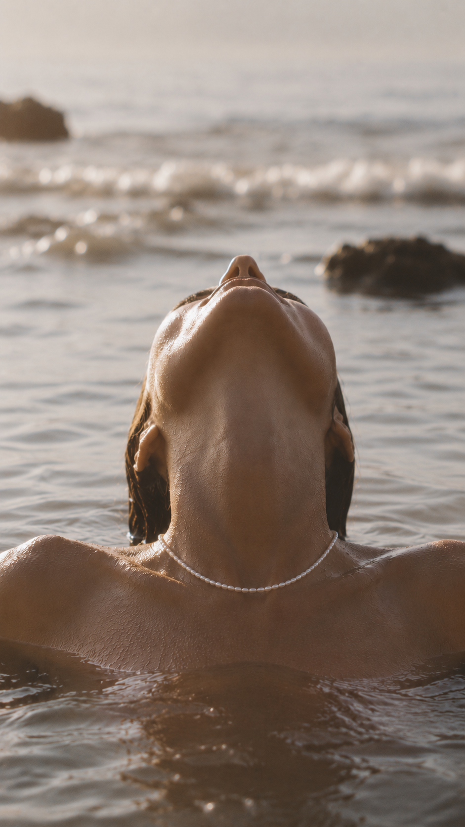 Minimalist pearl necklace