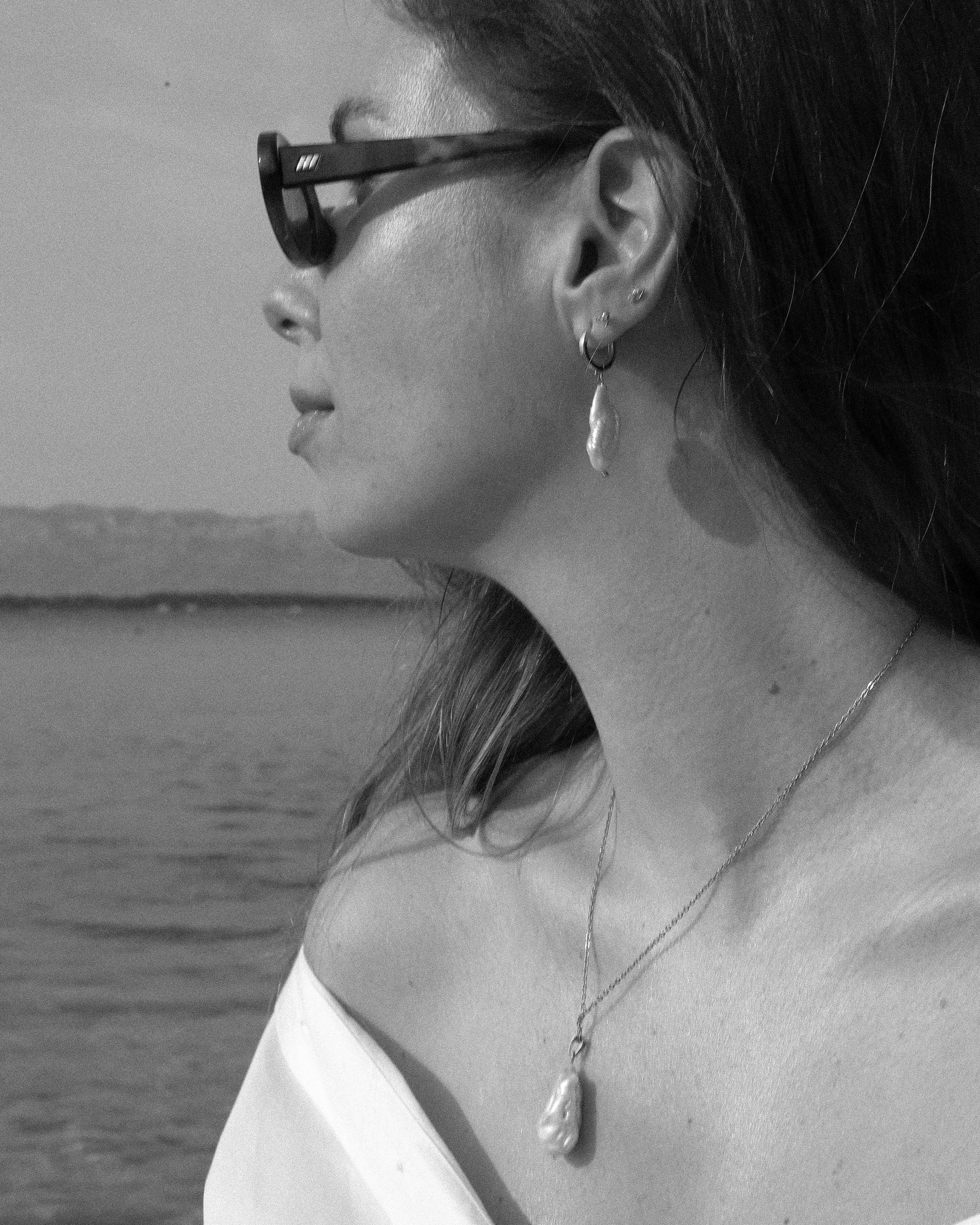 Single Baroque pearl necklace