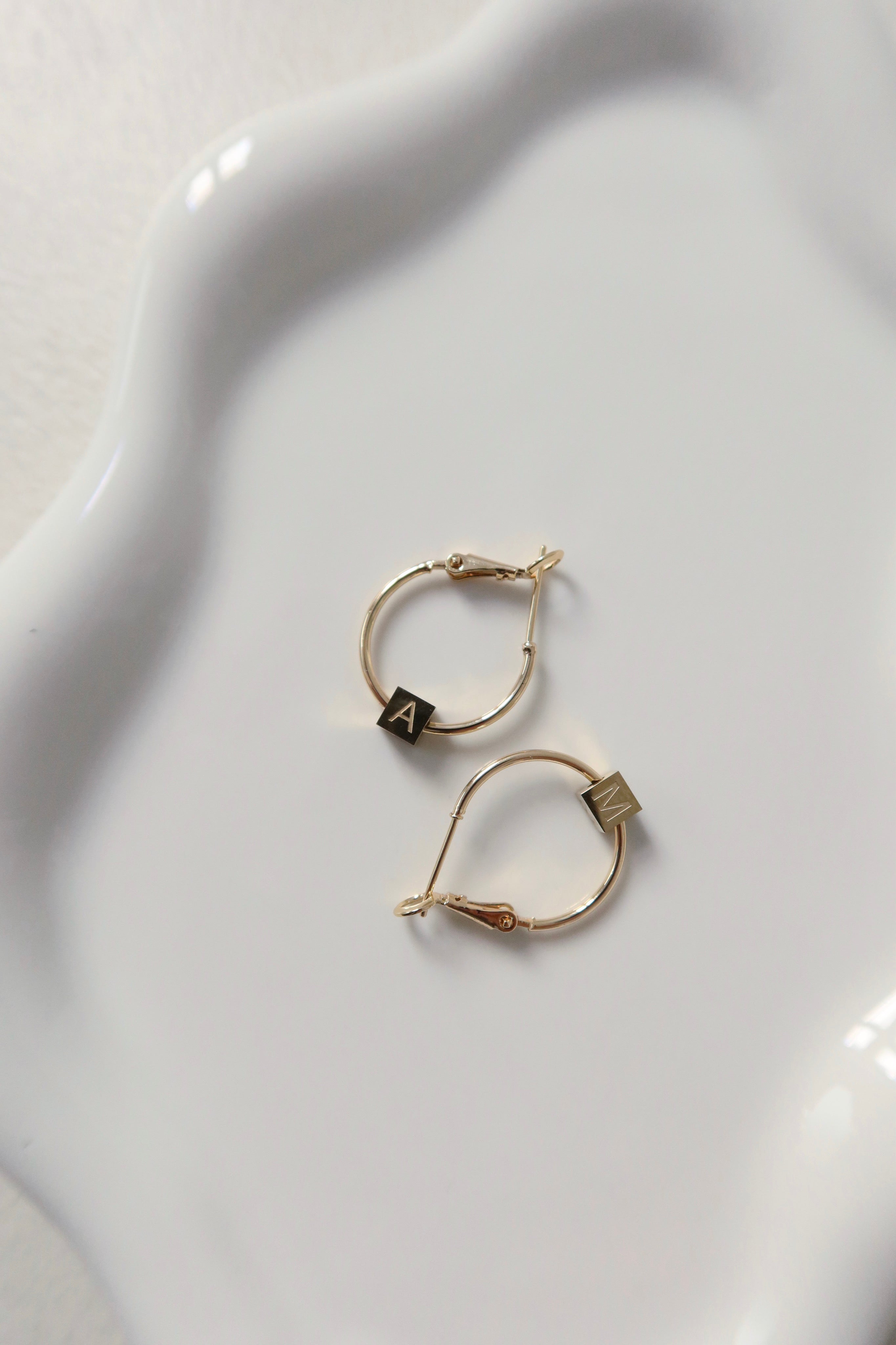 Round Letter Rubik earring