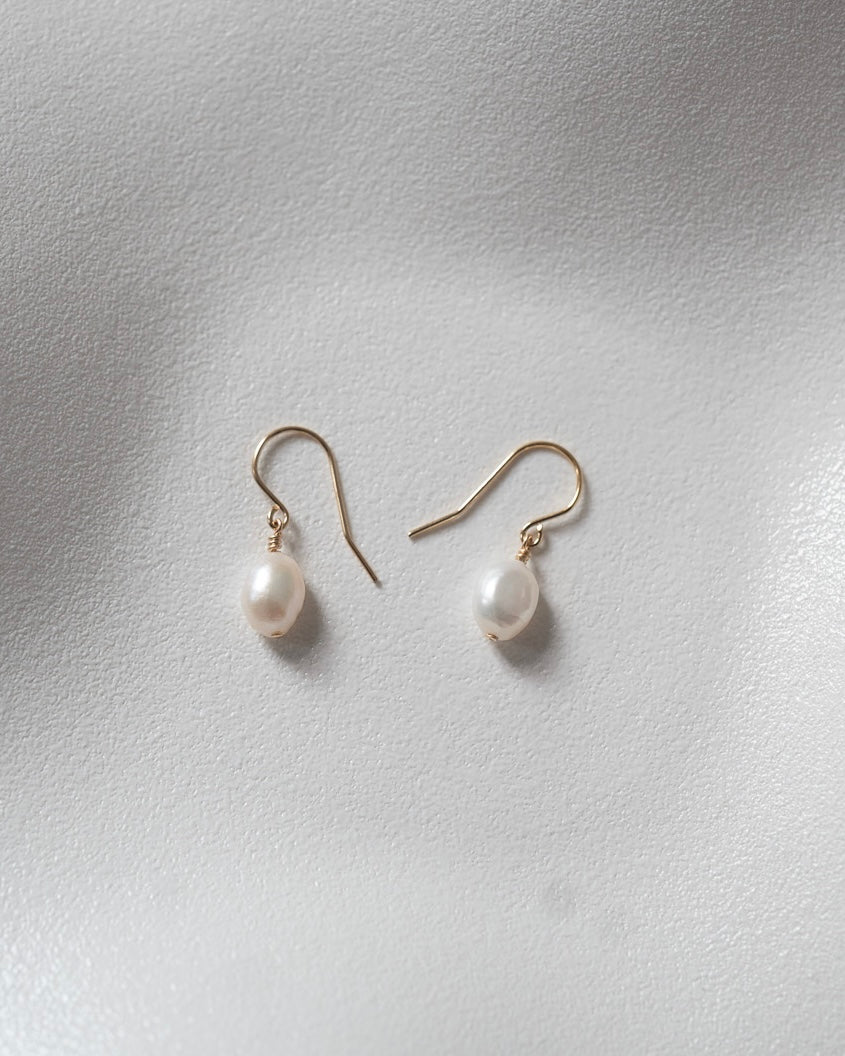 Classic pearl earrings