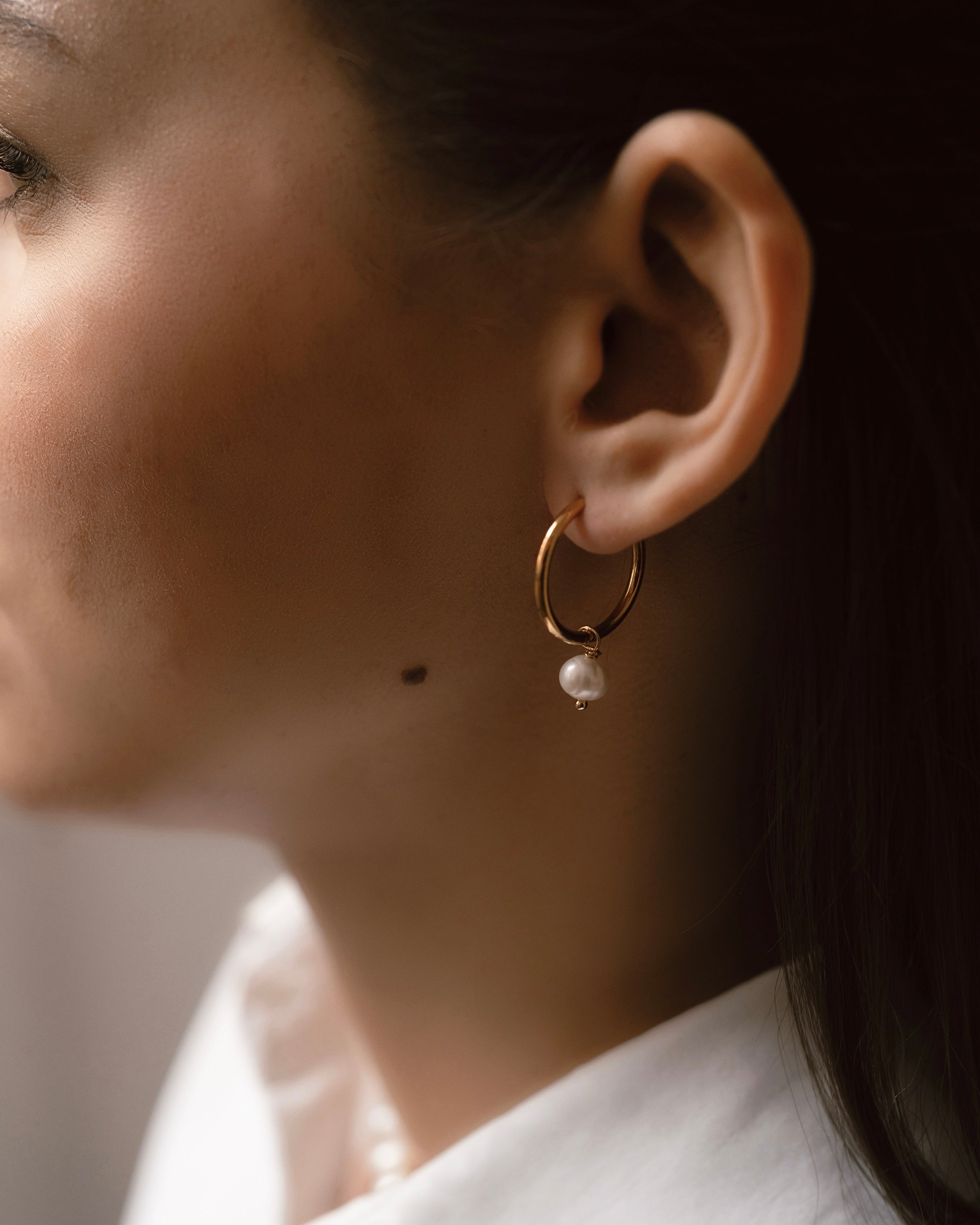 Round pearl earrings