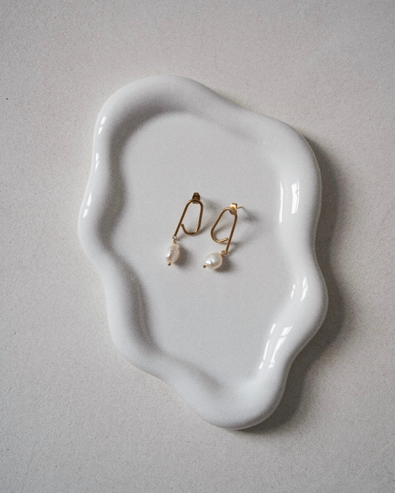 Belle pearl earrings