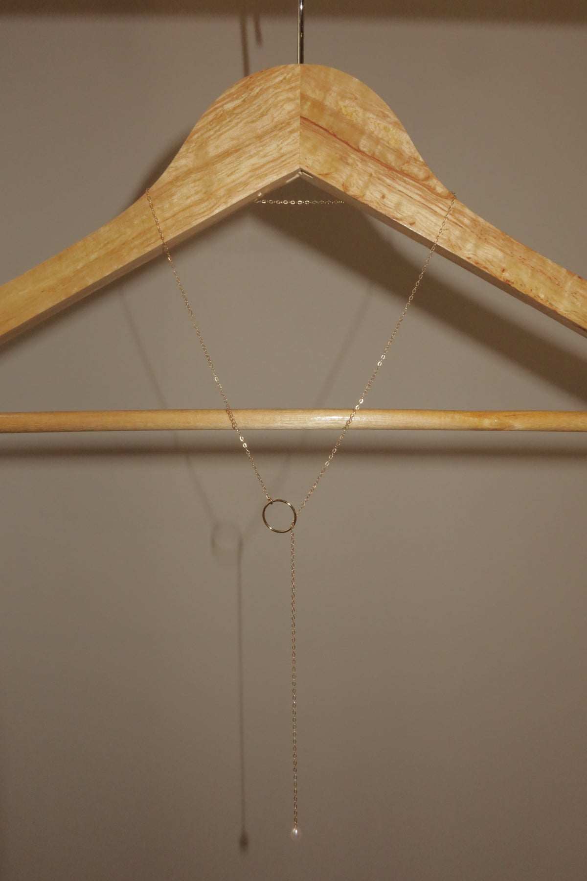 Label pearl necklace