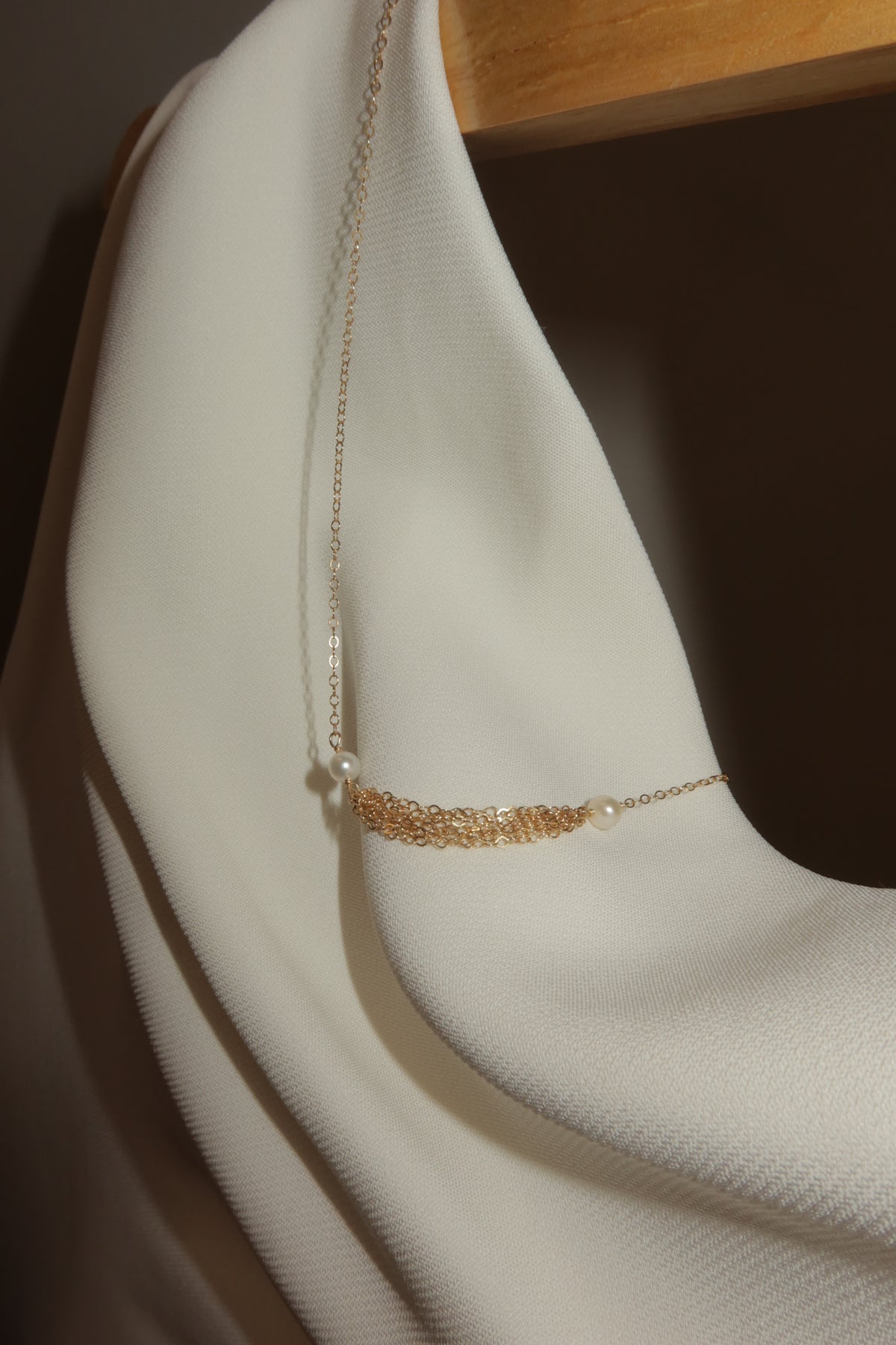 Saddle pearl necklace