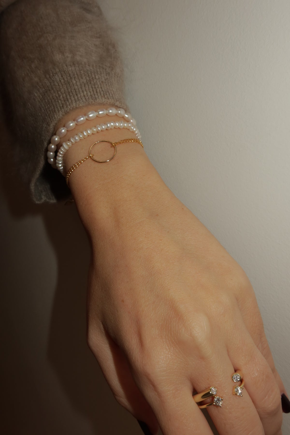 Minimalist pearl bracelet