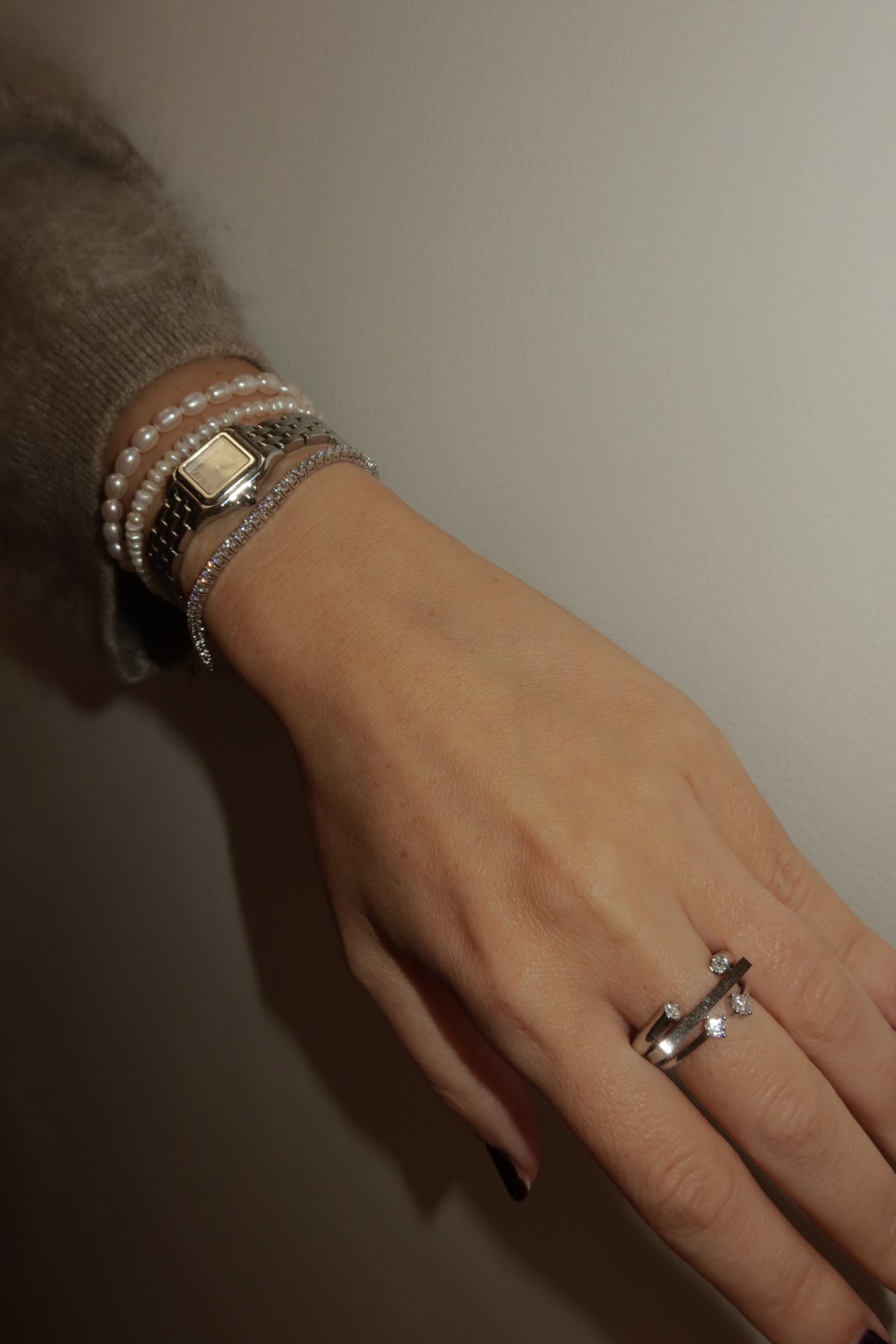Minimalist pearl bracelet