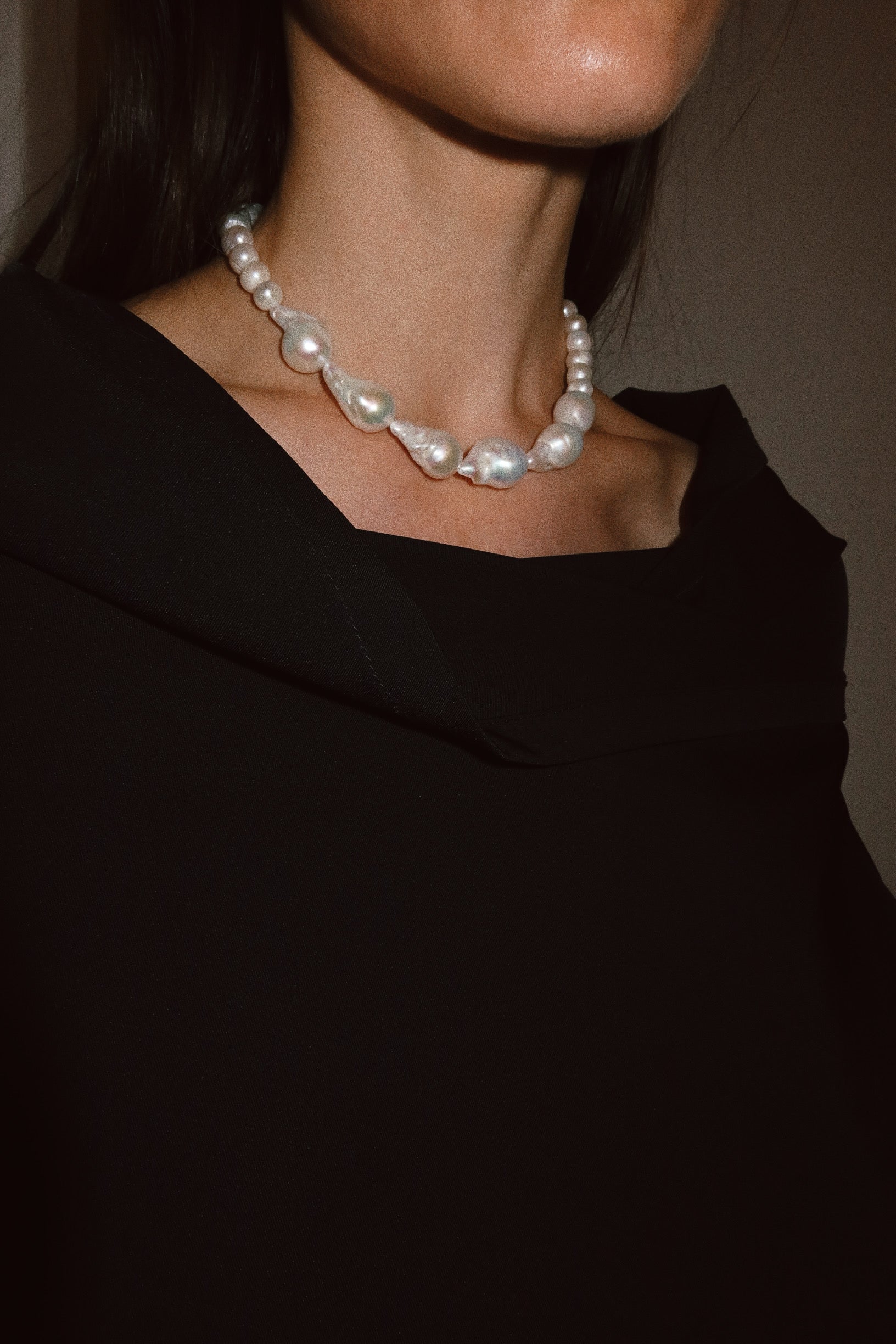 Neve pearl necklace