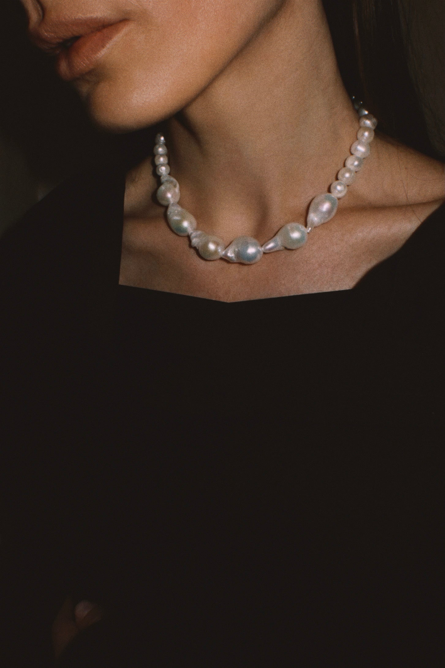 Neve pearl necklace