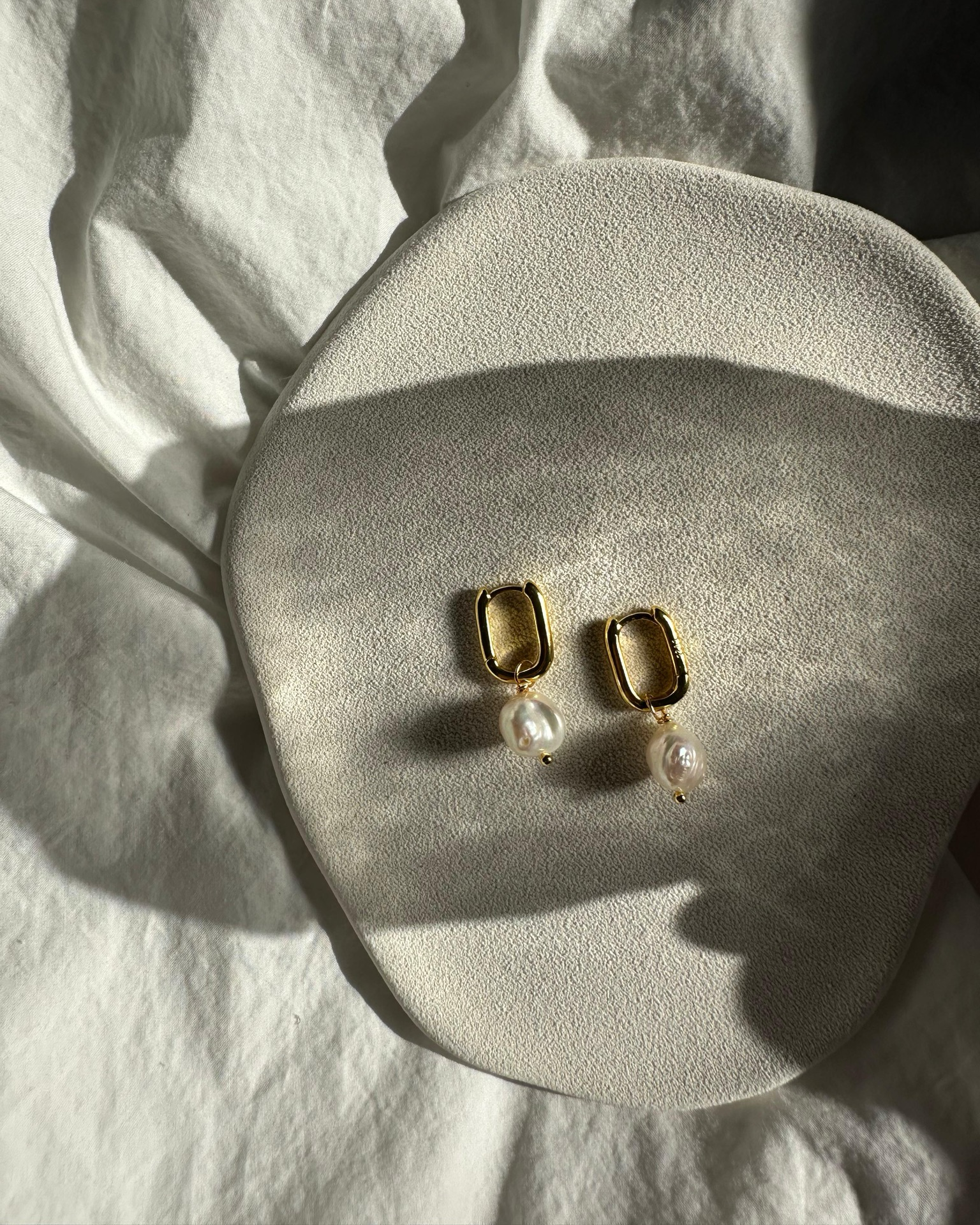 Emily pearl earrings