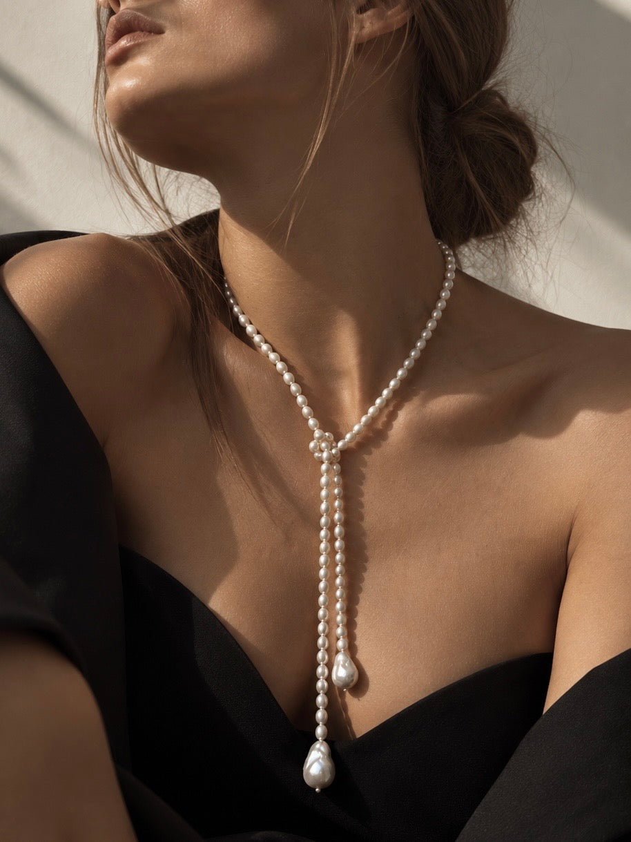 Veil Short pearl necklace