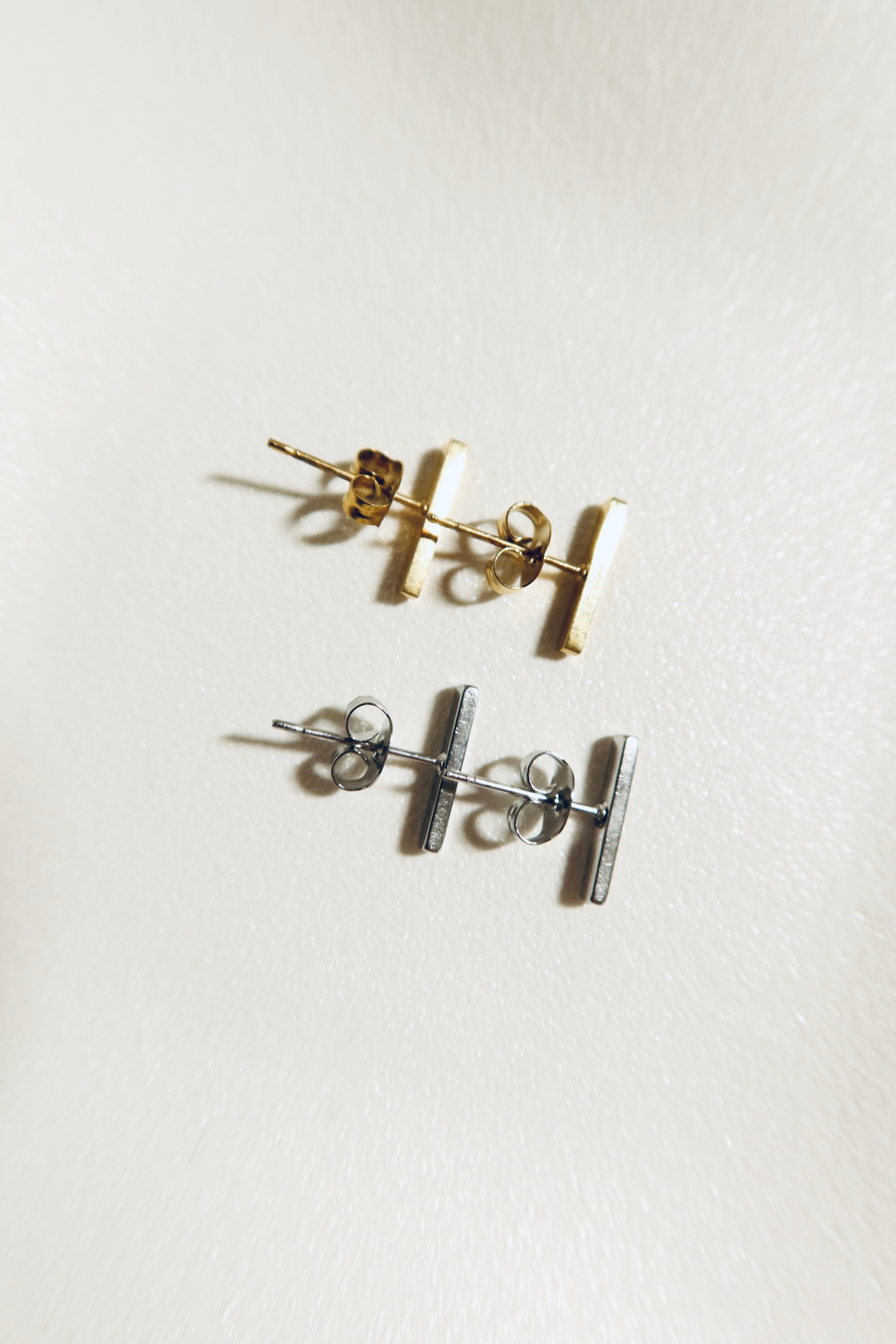 Comma earrings