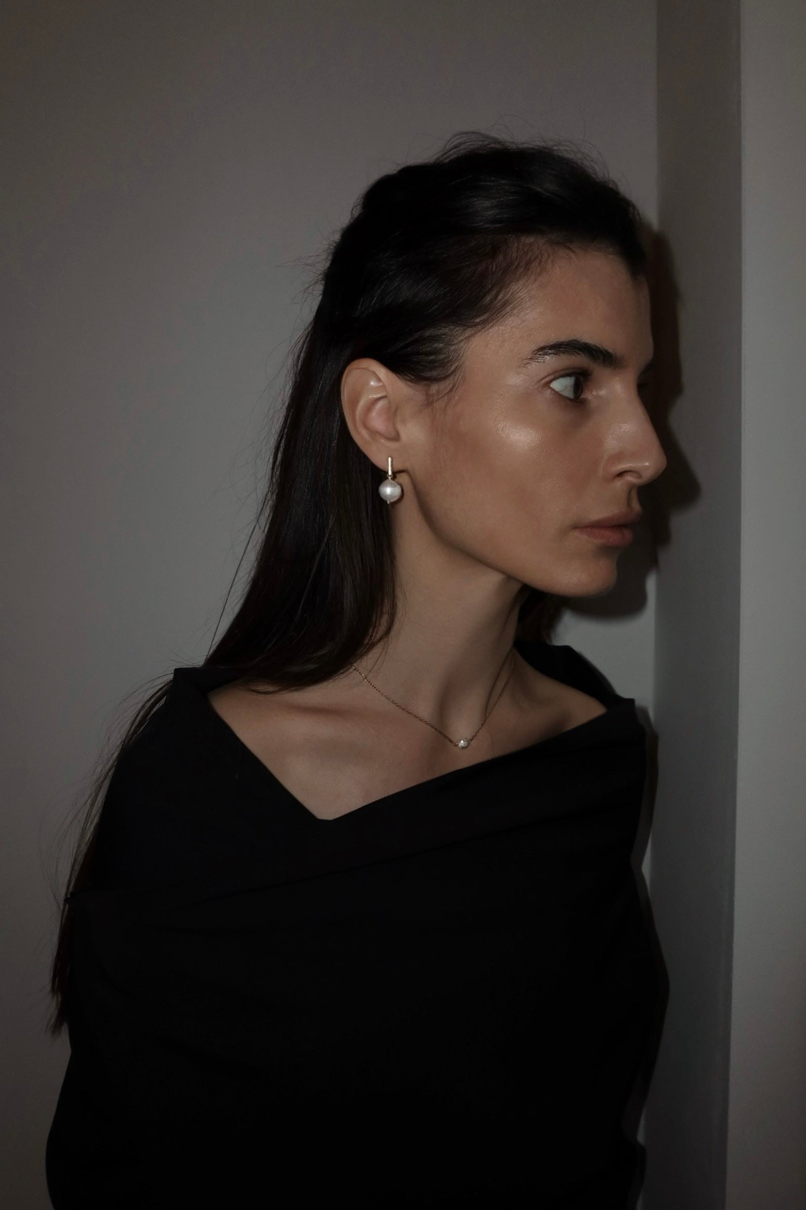 Needle pearl earrings