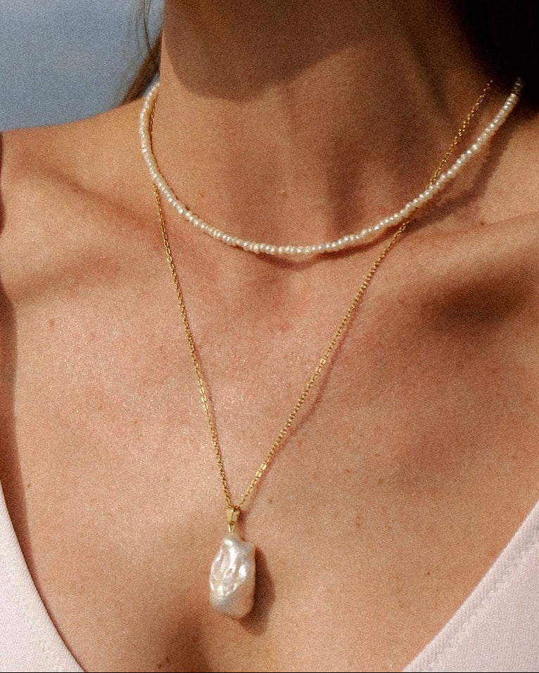 Single Baroque pearl necklace