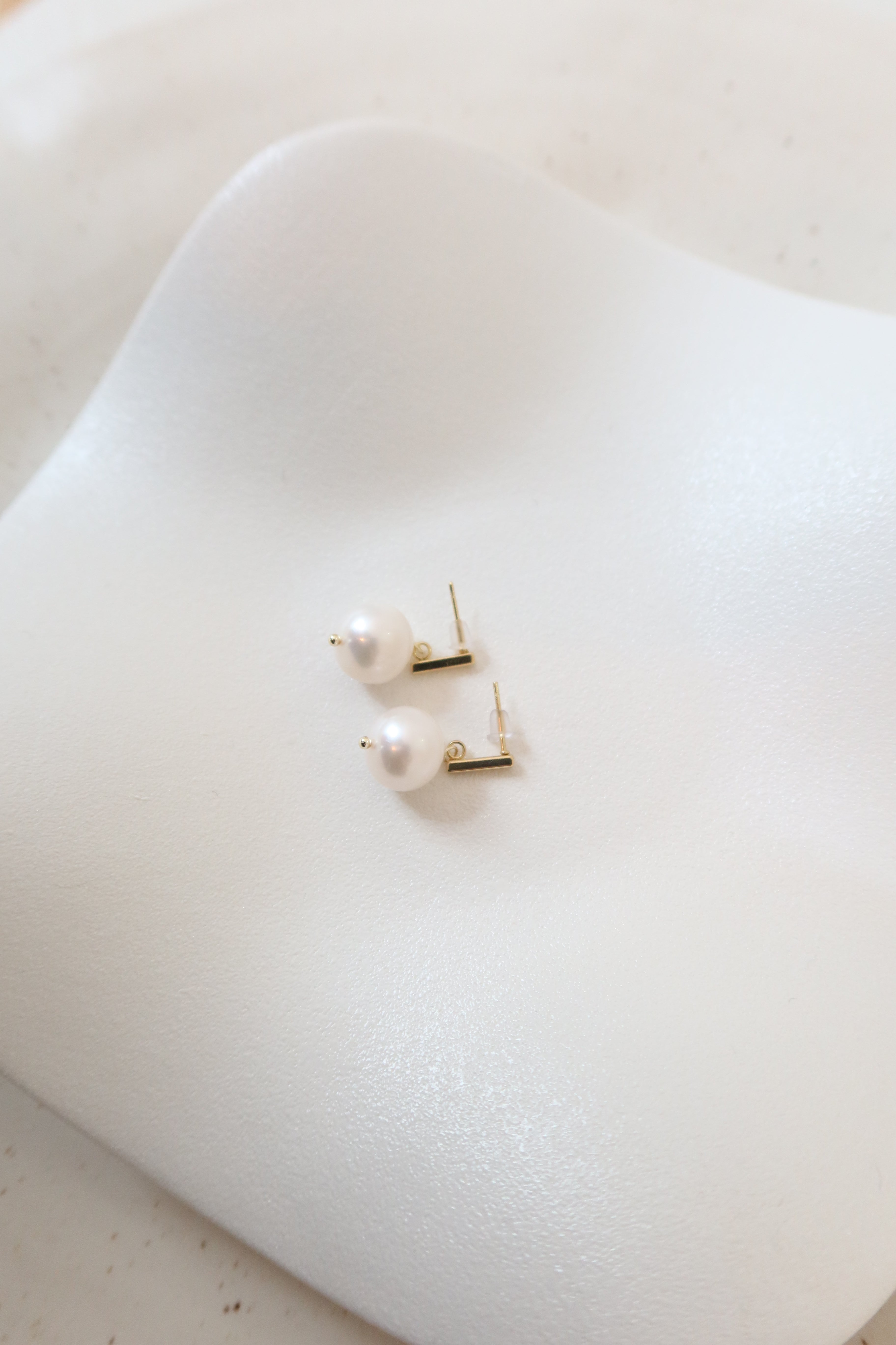 Needle pearl earrings