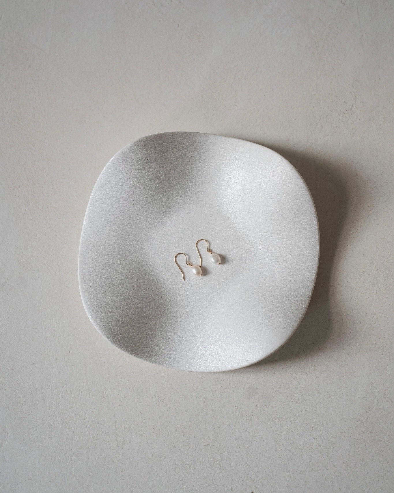 Classic pearl earrings