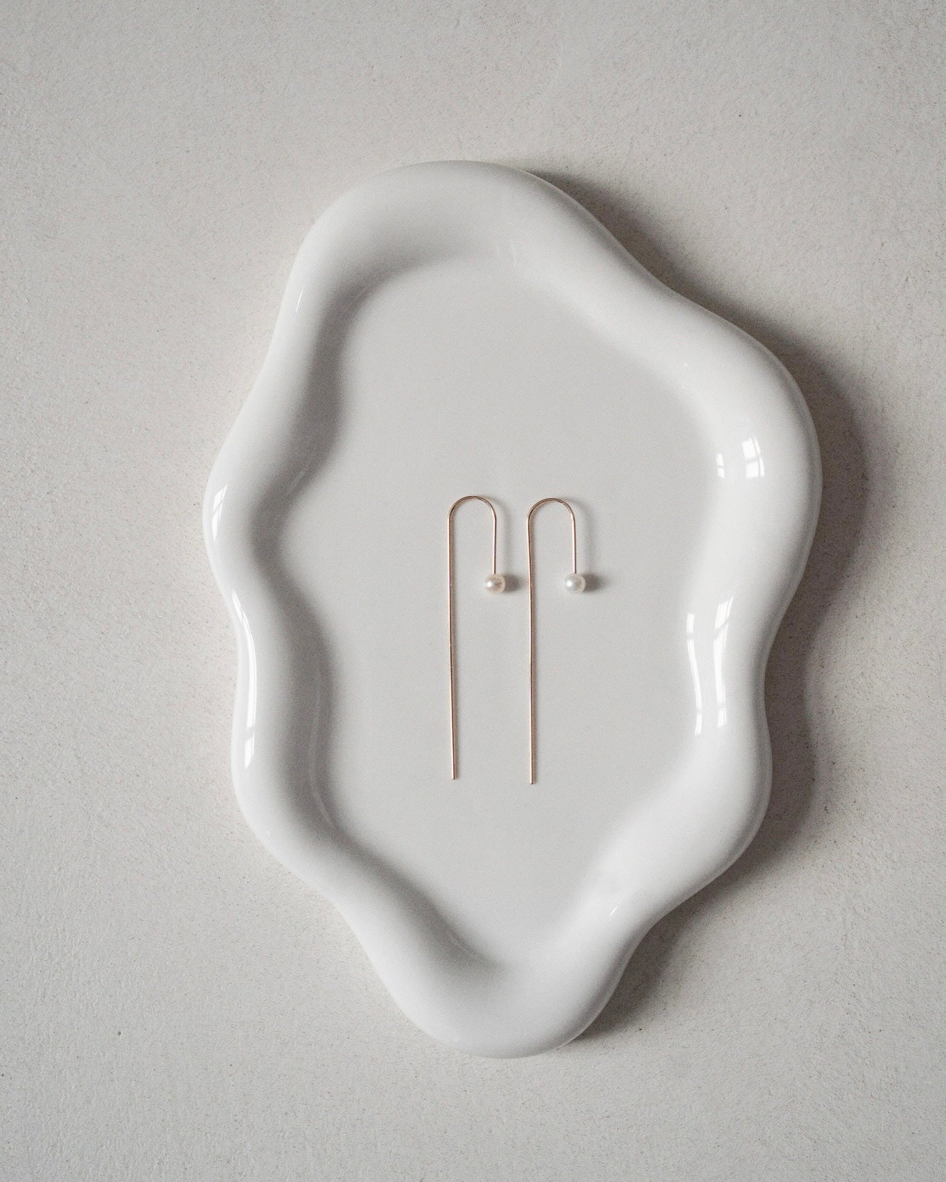 Sculpture pearl earrings