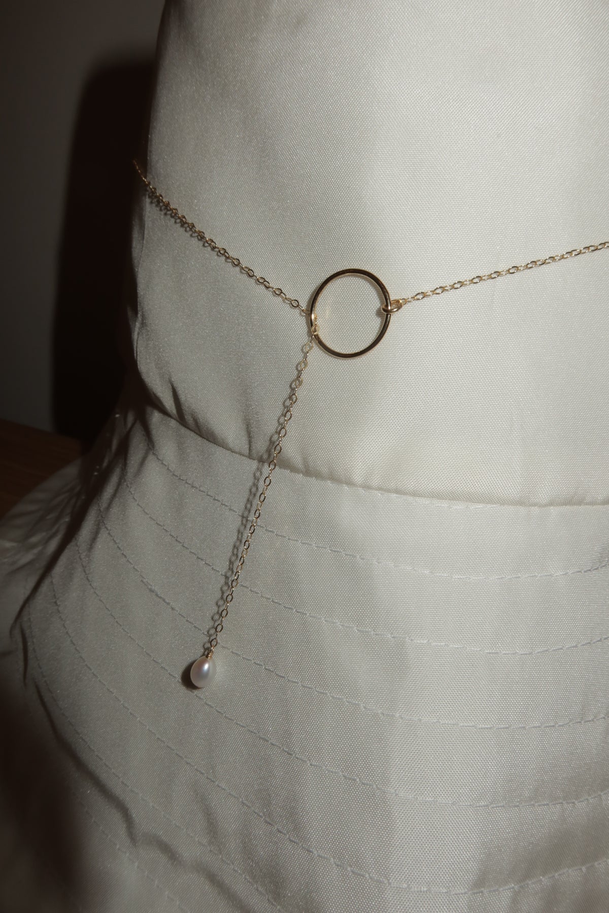 Label pearl necklace