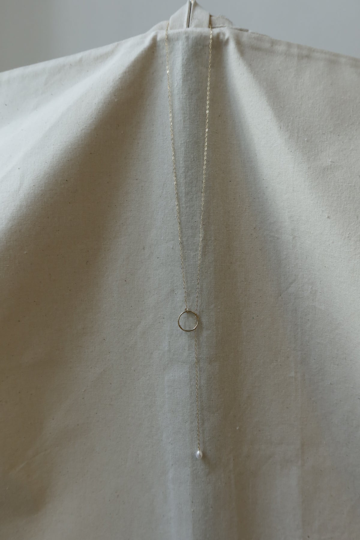 Label pearl necklace