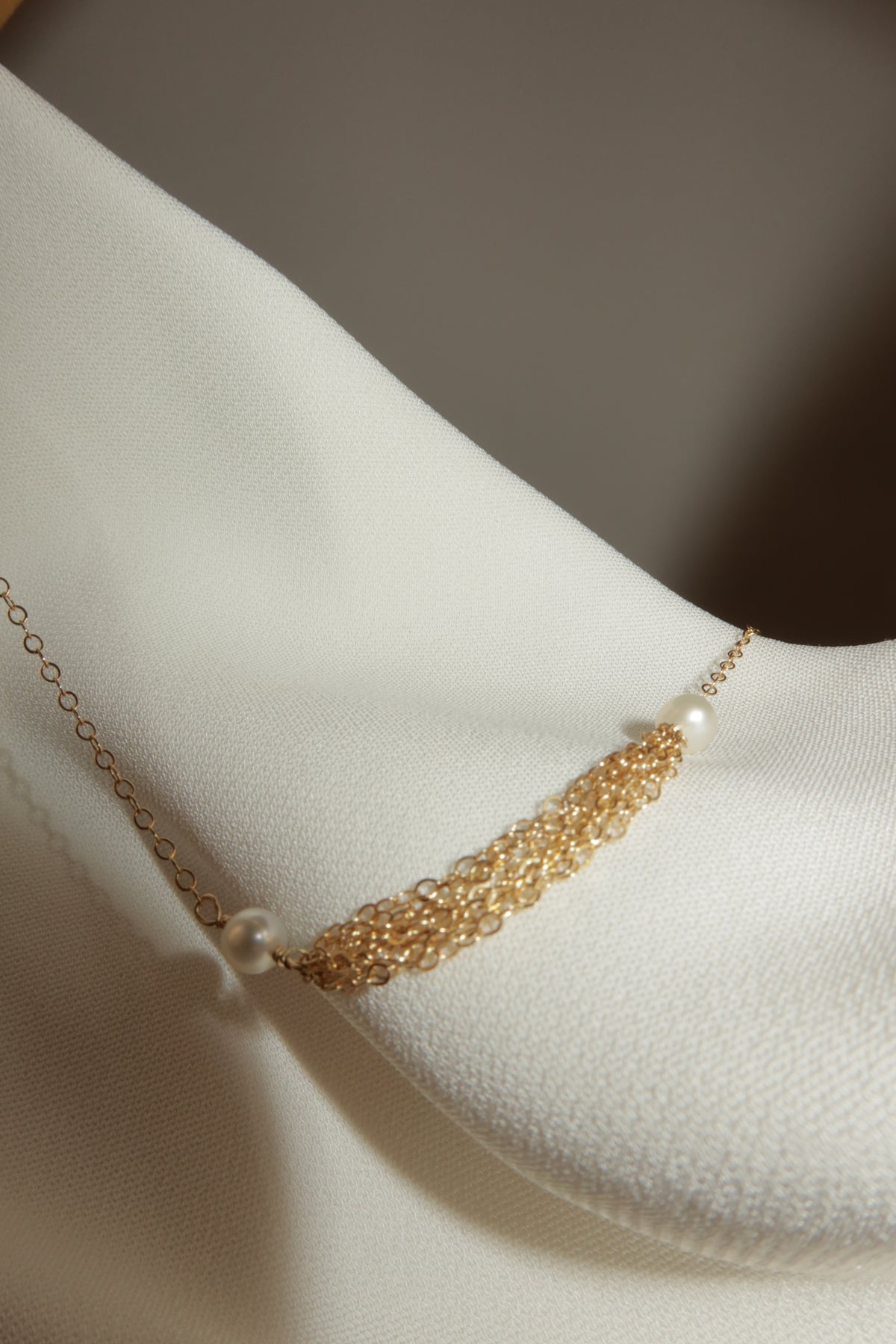 Saddle pearl necklace