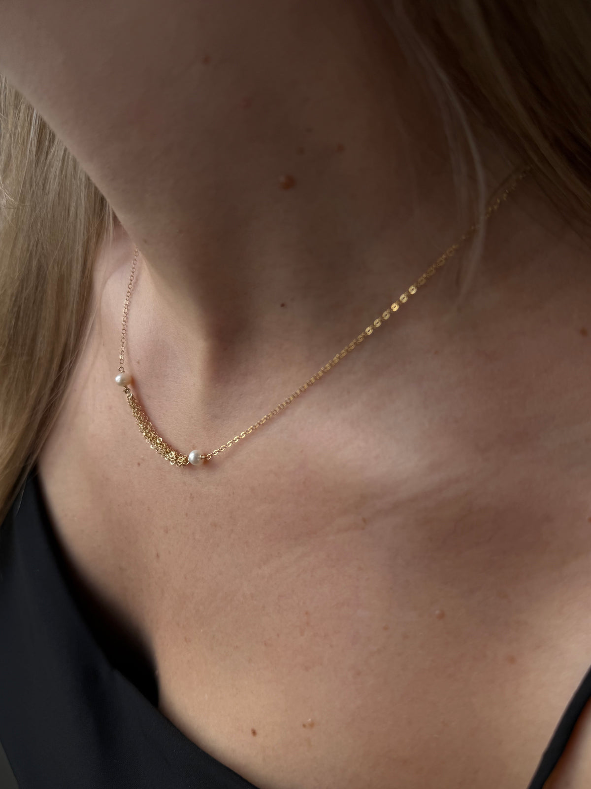 Saddle pearl necklace