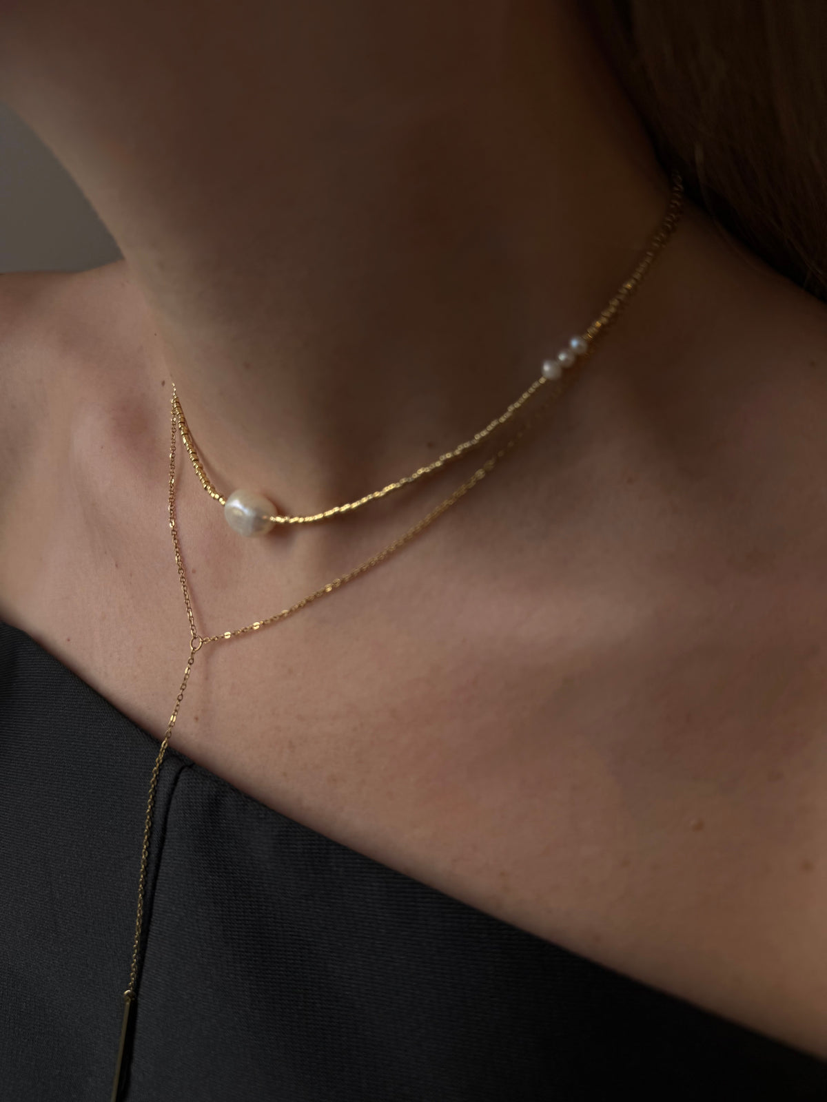 Gold pearl necklace
