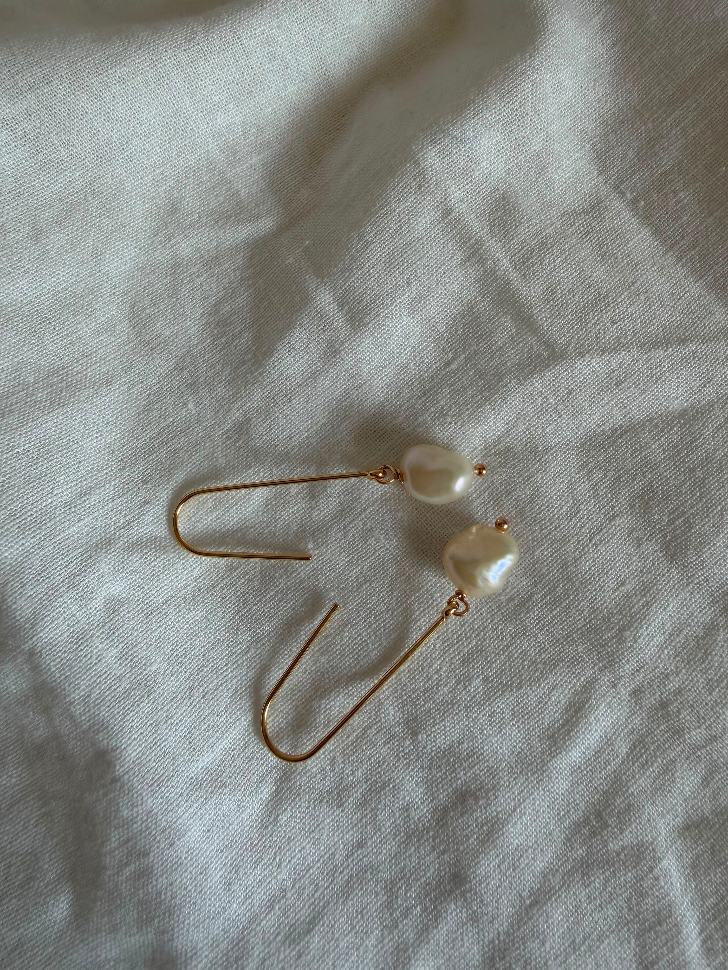 Ulix pearl earrings
