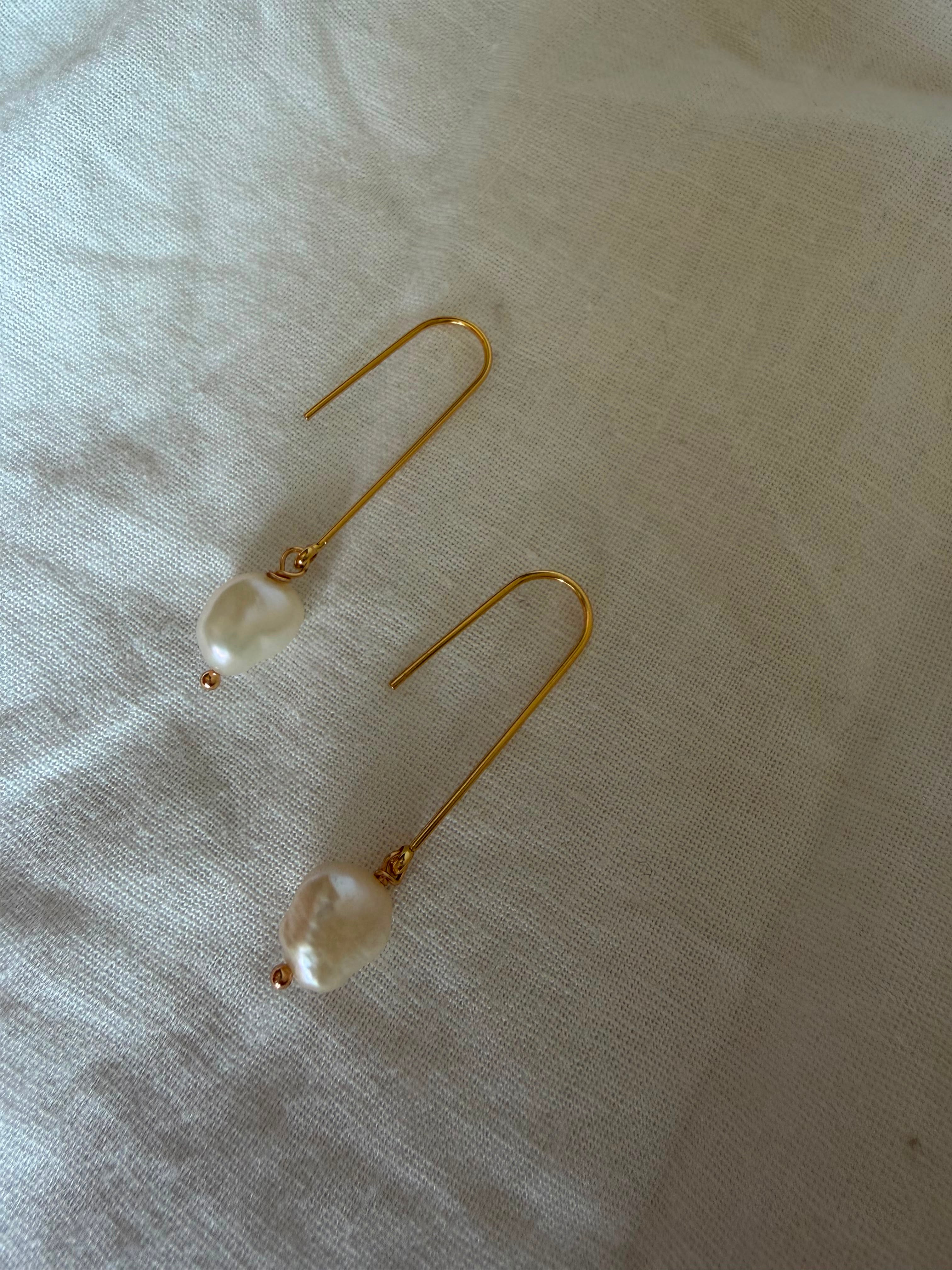 Ulix pearl earrings