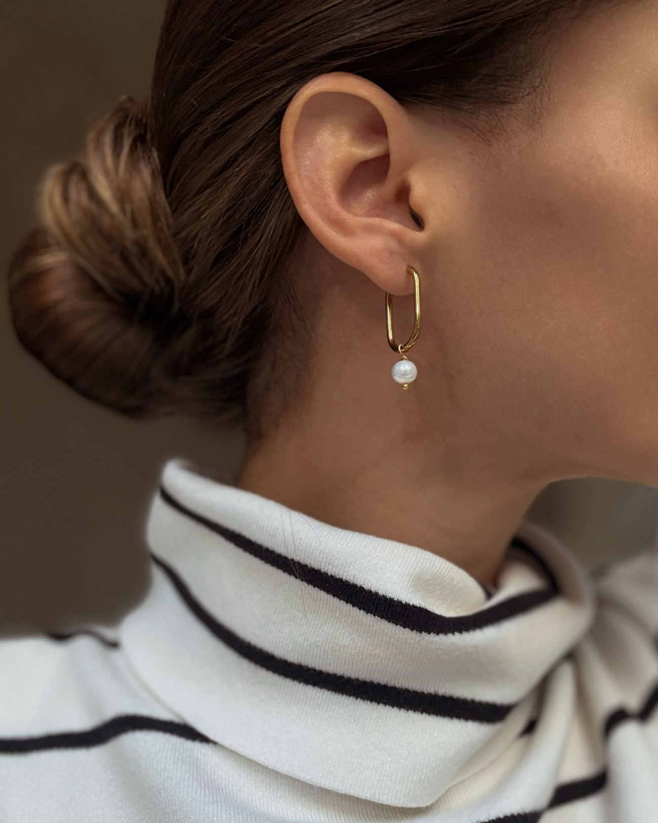 Skinny U-Shape pearl earrings